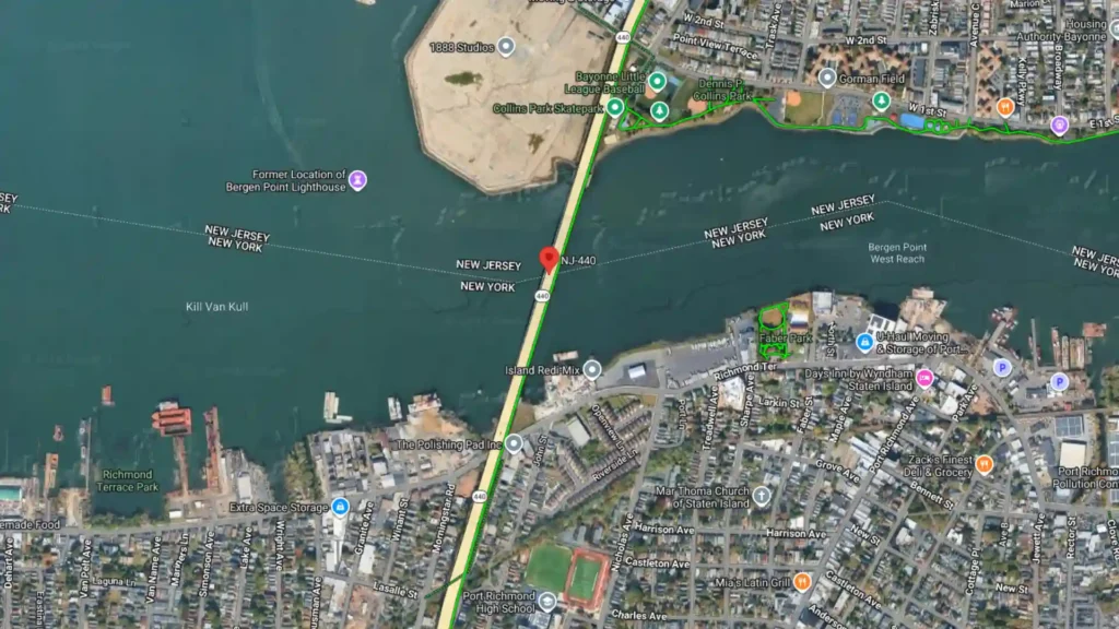 emergency response to reported roadside crash on nj 440 in jersey city