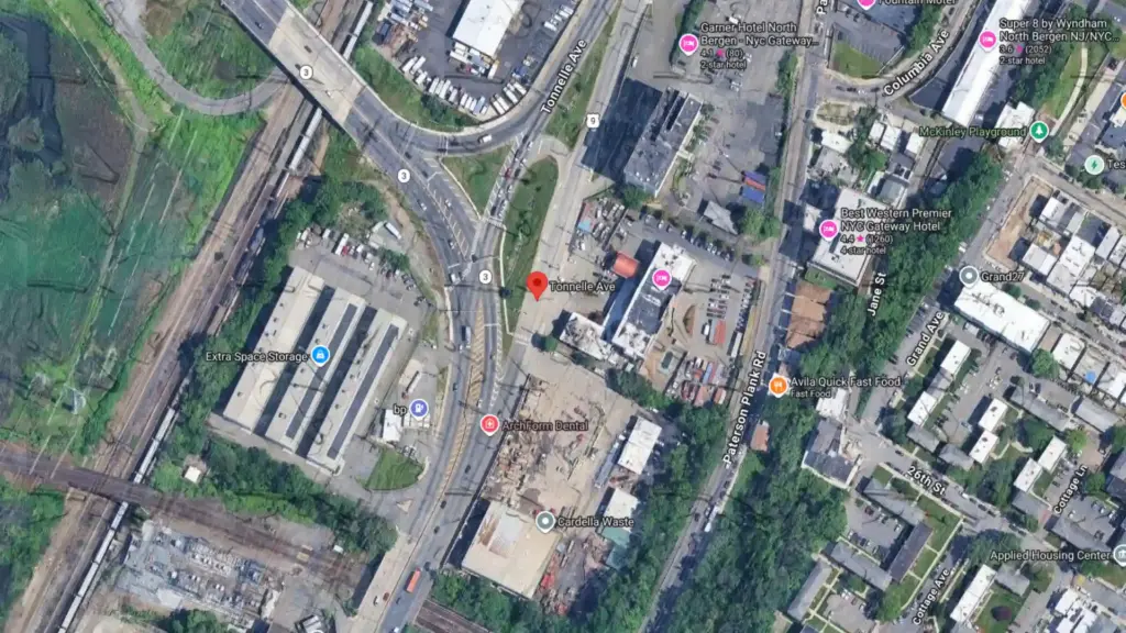 truck crash closes northbound and southbound lanes on tonnelle avenue in jersey city